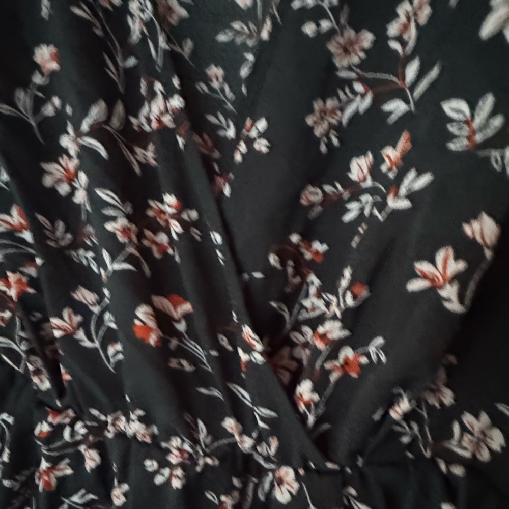 Ruffle Floral navy romper - Picture 4 of 5